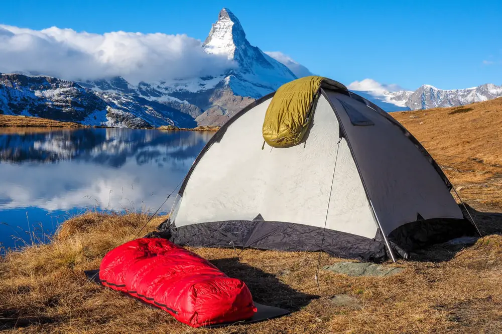 How to Choose the Best Sleeping Bag (A Comprehensive Guide)